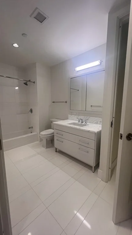 Studio bed, 1 bath apartment for rent at 22 Liberty Dr Unit 5L, Seaport District — photo 6 of 14