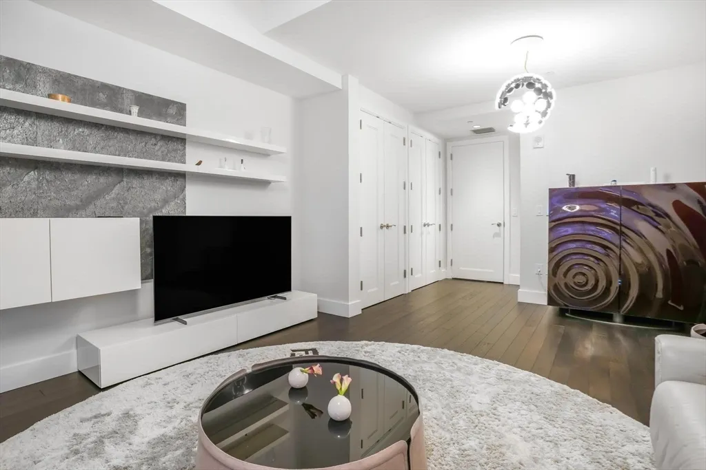 3 bed, 3 bath apartment for rent at 22 Liberty Dr Unit 7M, Seaport District — photo 24 of 31
