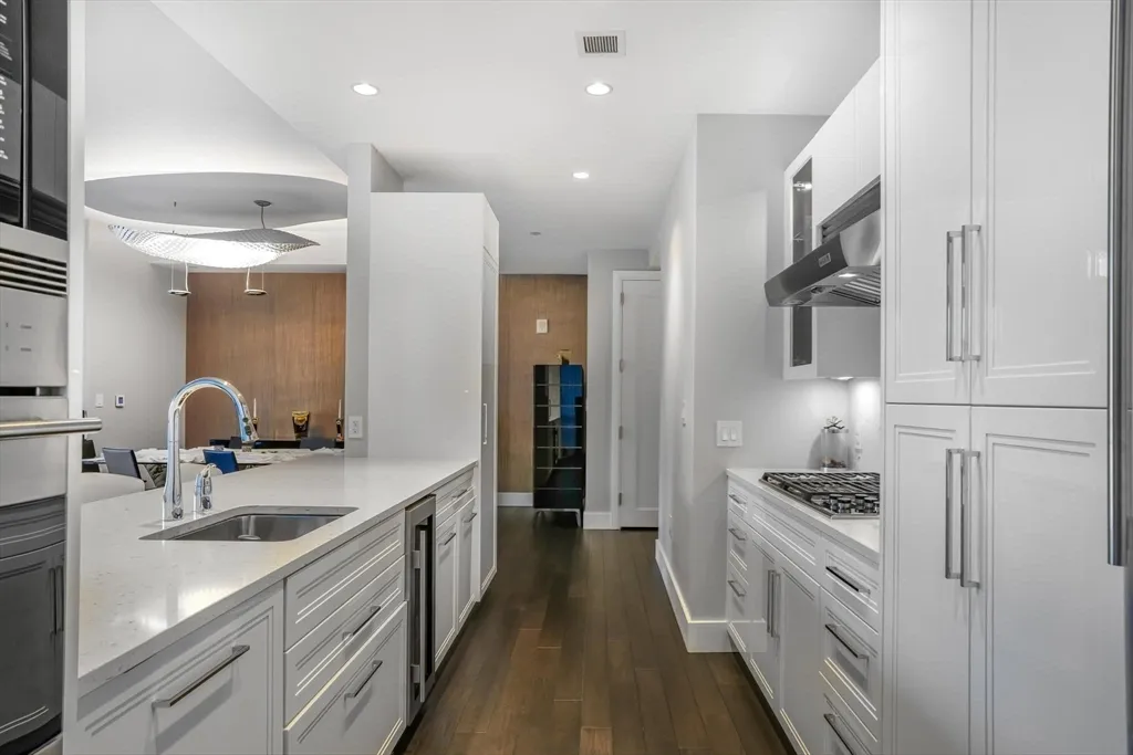 3 bed, 3 bath apartment for rent at 22 Liberty Dr Unit 7M, Seaport District — photo 10 of 31