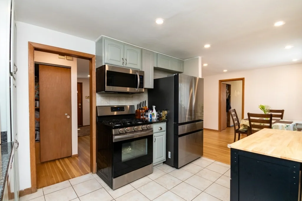 4 bed, 1 bath apartment for rent at 22 Livoli Rd, Framingham — photo 18 of 42