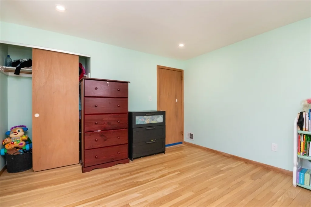 4 bed, 1 bath apartment for rent at 22 Livoli Rd, Framingham — photo 25 of 42