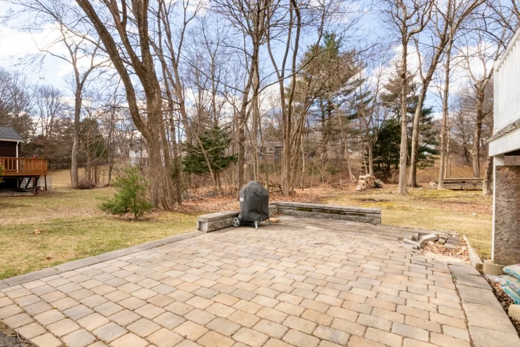 4 bed, 1 bath apartment for rent at 22 Livoli Rd, Framingham — photo 4 of 42