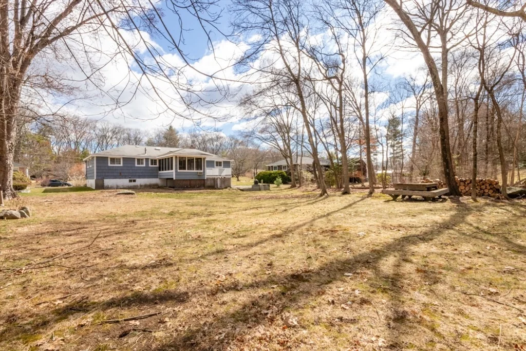 4 bed, 1 bath apartment for rent at 22 Livoli Rd, Framingham — photo 9 of 42