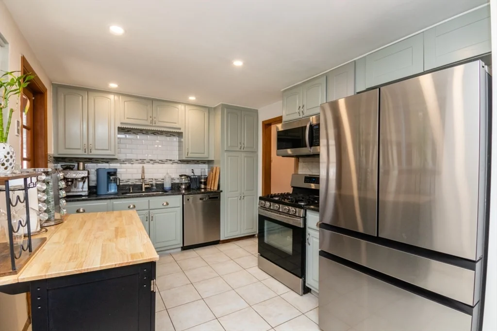 4 bed, 1 bath apartment for rent at 22 Livoli Rd, Framingham — photo 19 of 42