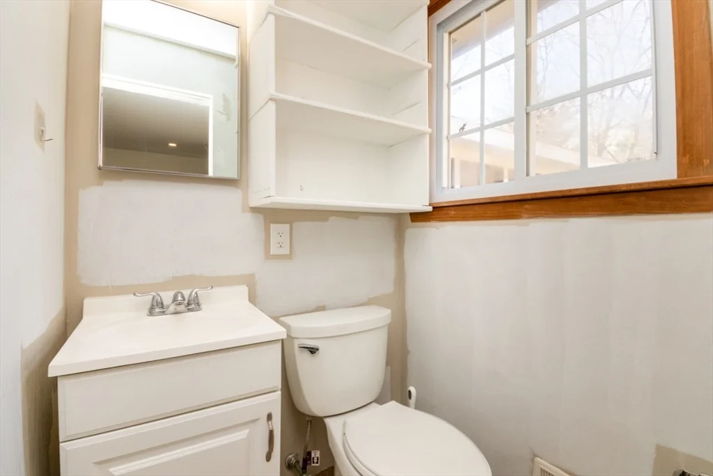 4 bed, 1 bath apartment for rent at 22 Livoli Rd, Framingham — photo 32 of 42