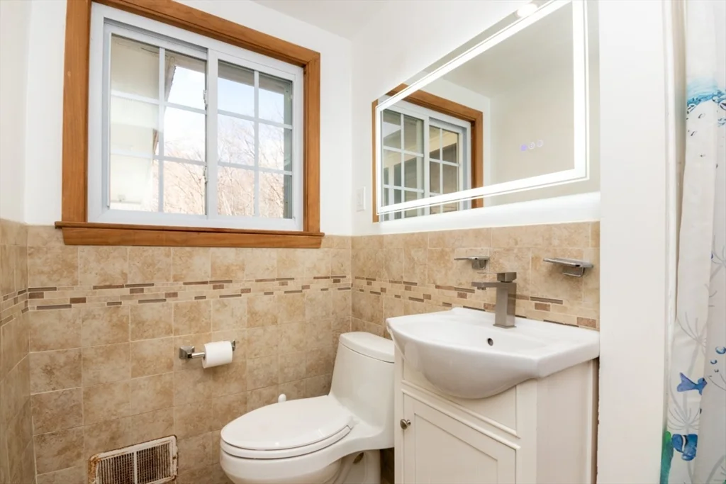4 bed, 1 bath apartment for rent at 22 Livoli Rd, Framingham — photo 34 of 42