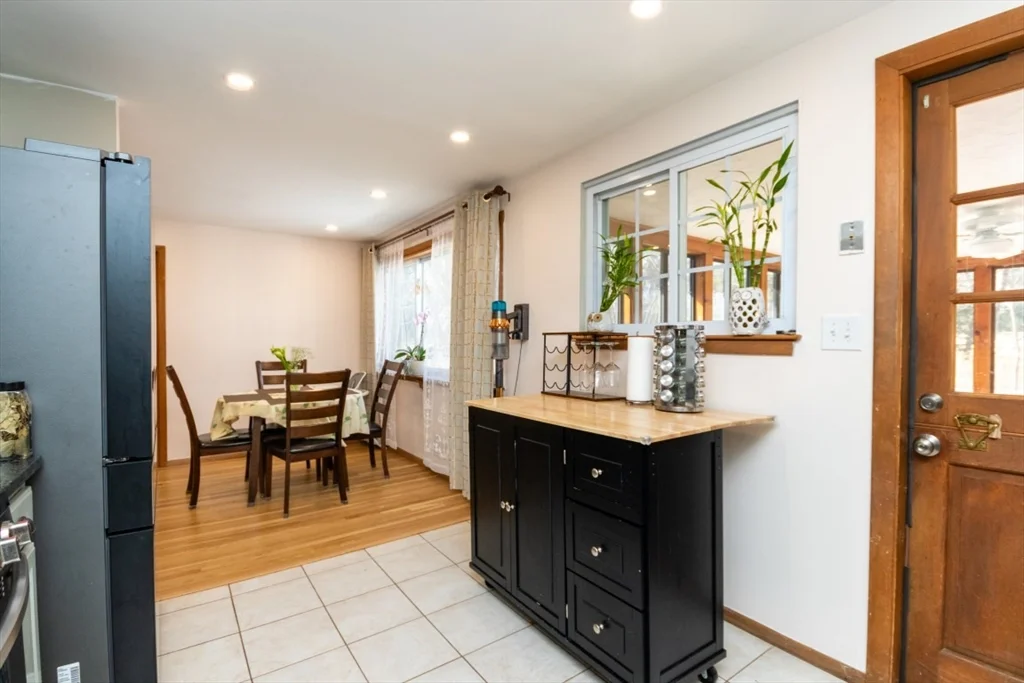 4 bed, 1 bath apartment for rent at 22 Livoli Rd, Framingham — photo 21 of 42