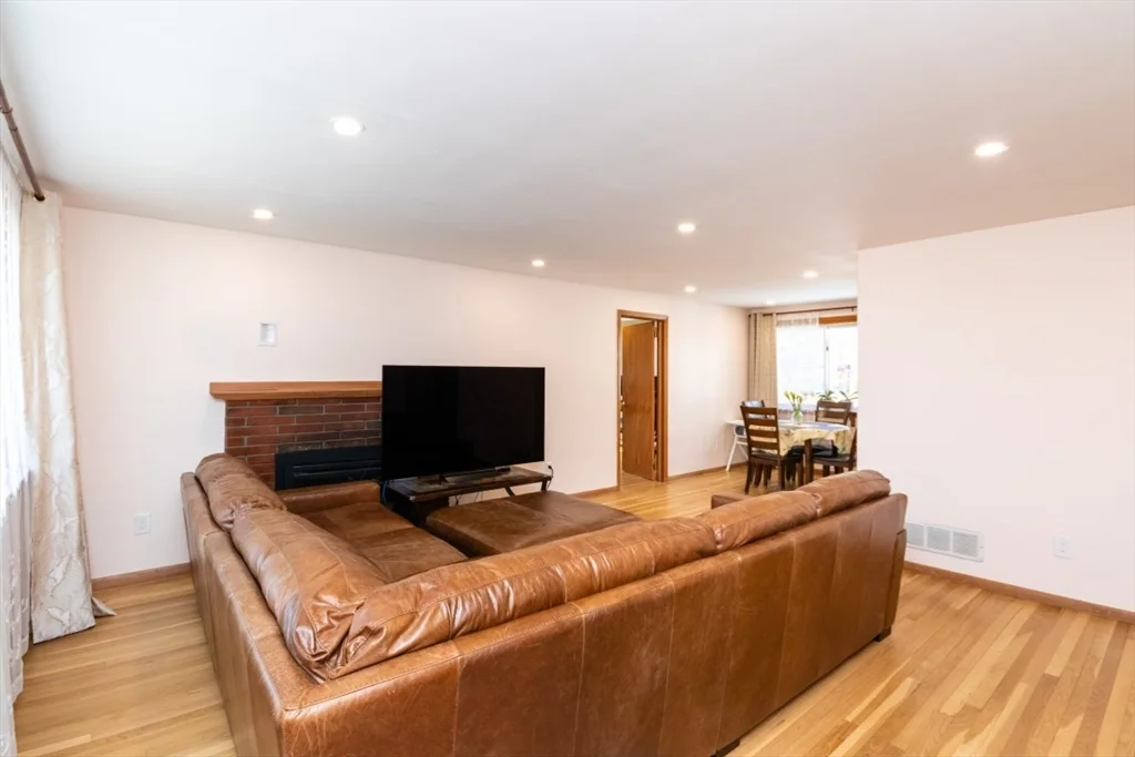 4 bed, 1 bath apartment for rent at 22 Livoli Rd, Framingham — photo 13 of 42