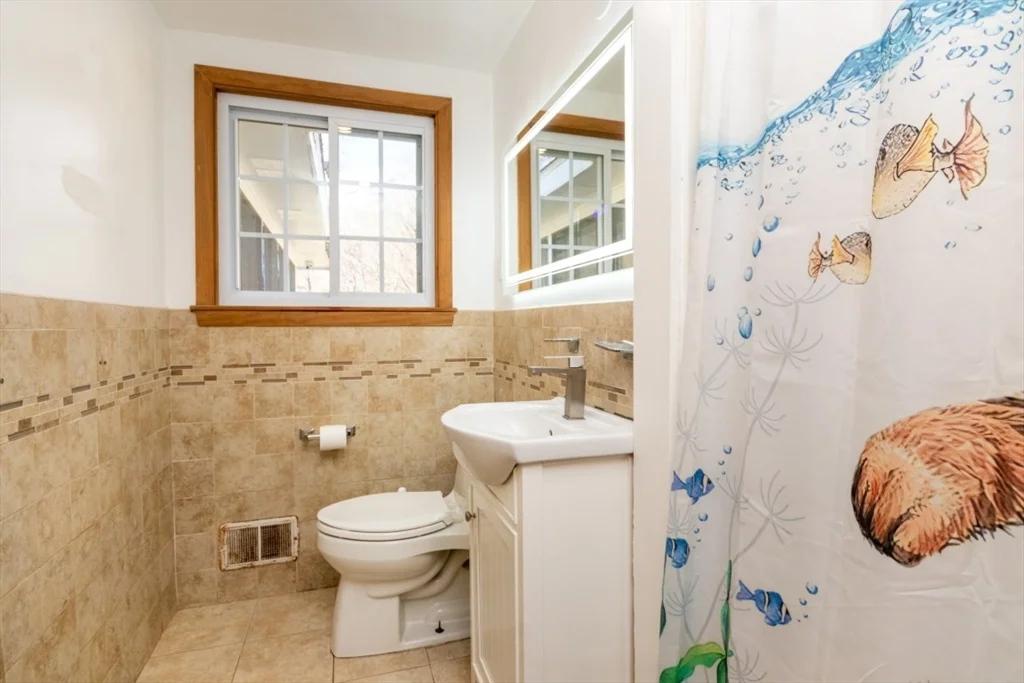 4 bed, 1 bath apartment for rent at 22 Livoli Rd, Framingham — photo 33 of 42