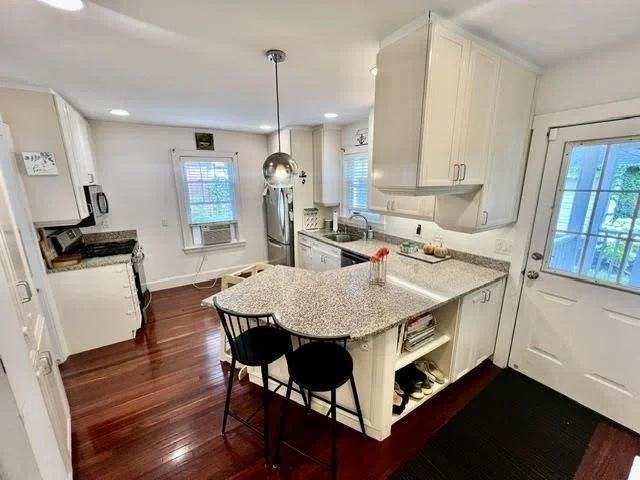 4 bed, 2 bath apartment for rent at 22 Longfellow Rd Unit n/a, Worcester — photo 3 of 32