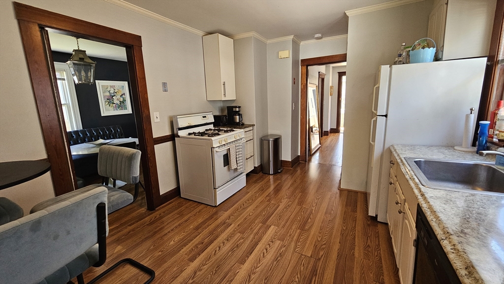 3 bed, 1 bath apartment for rent at 22 Loveland, Brookline — photo 9 of 11