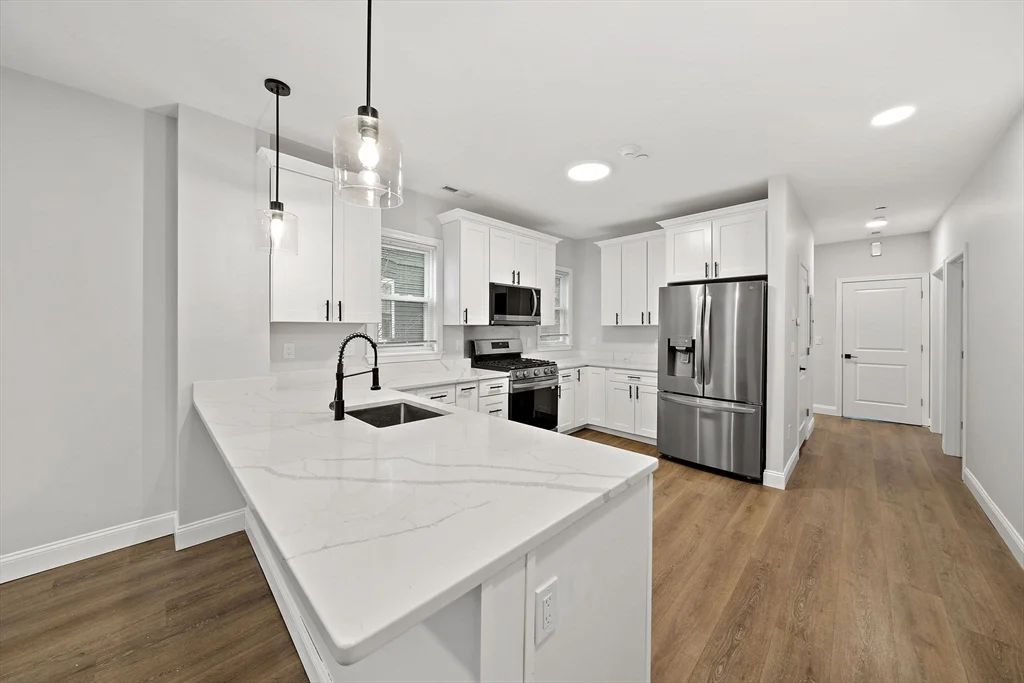3 bed, 2 bath apartment for rent at 22 Madison Unit 1, North Cambridge — photo 3 of 25