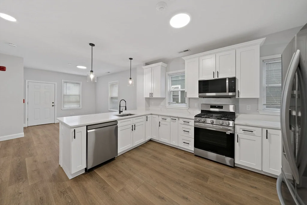 3 bed, 2 bath apartment for rent at 22 Madison Unit 1, North Cambridge — photo 2 of 25