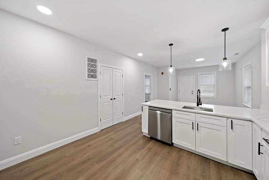3 bed, 2 bath apartment for rent at 22 Madison Unit 1, North Cambridge — photo 4 of 25