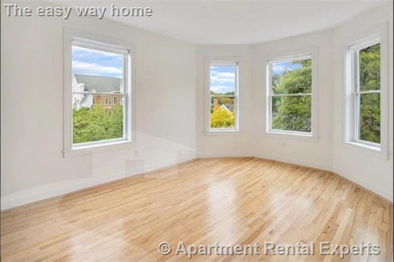 4 bed, 2 bath apartment for rent at 22 Magazine St Unit 3, Central Square — photo 6 of 8