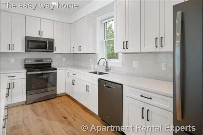 4 bed, 2 bath apartment for rent at 22 Magazine St Unit 3, Central Square — photo 2 of 8