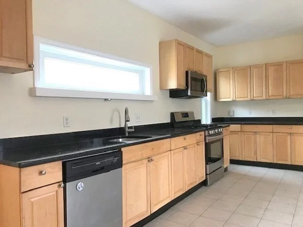 4 bed, 2 bath apartment for rent at 22 Marcella St Unit 2, Roxbury — photo 2 of 10