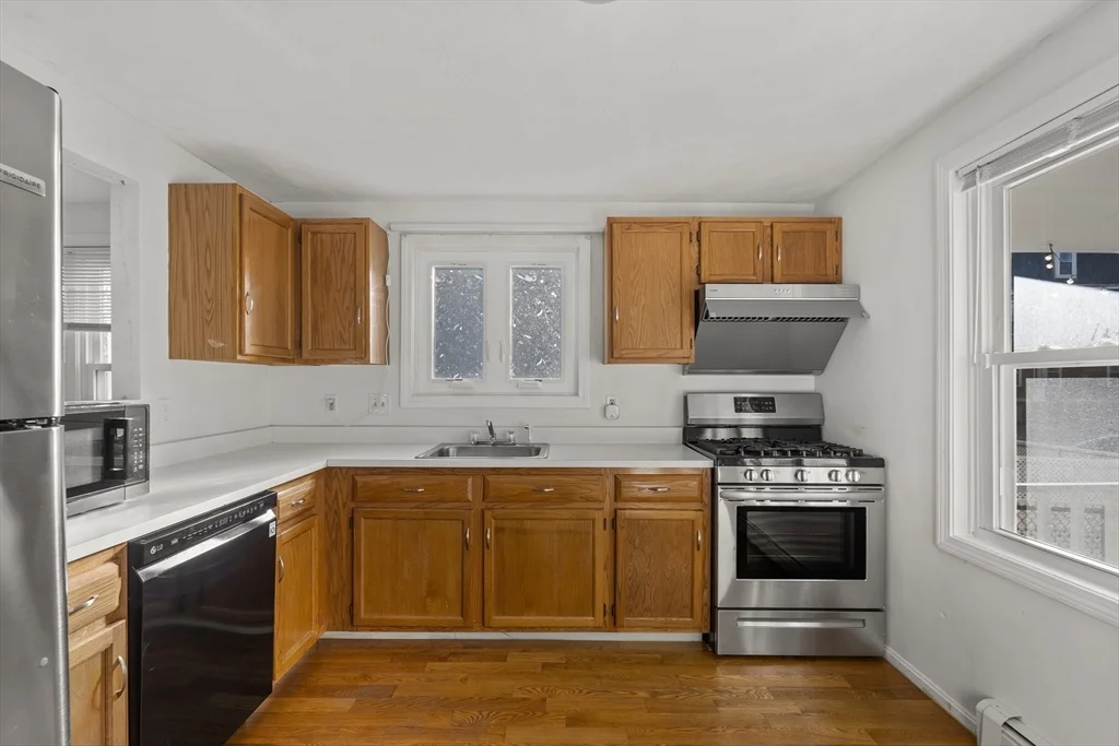 3 bed, 2 bath apartment for rent at 22 Mt Vernon Unit B, Dorchester — photo 1 of 20