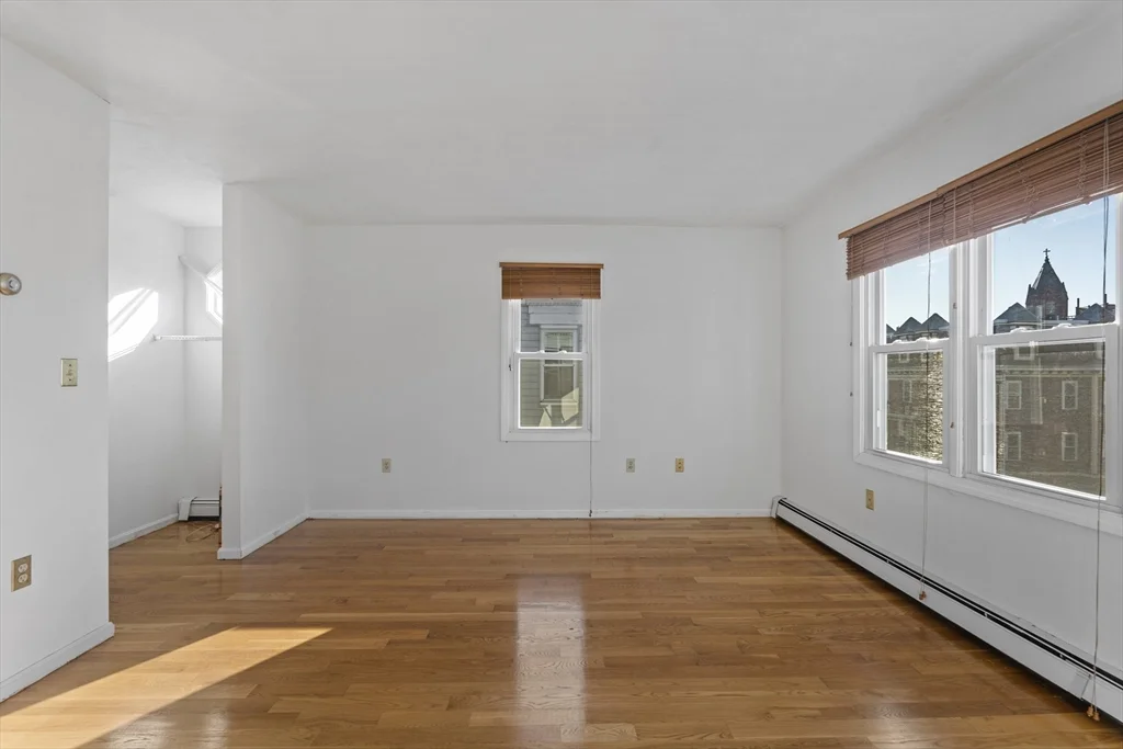 3 bed, 2 bath apartment for rent at 22 Mt Vernon Unit B, Dorchester — photo 13 of 20