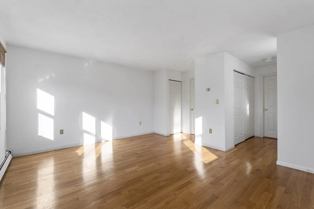 3 bed, 2 bath apartment for rent at 22 Mt Vernon Unit B, Dorchester — photo 15 of 20