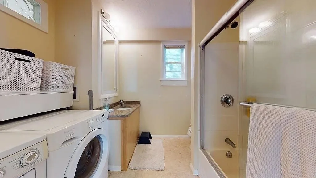 3 bed, 1 bath apartment for rent at 22 N Mead St, Charlestown — photo 5 of 7