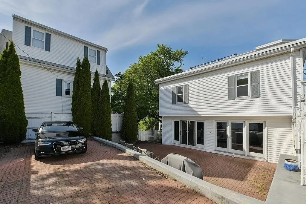 3 bed, 1 bath apartment for rent at 22 N Mead St, Charlestown — photo 1 of 7