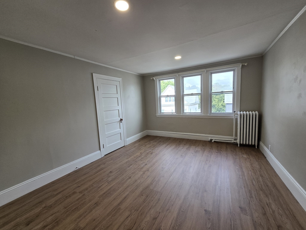4 bed, 2 bath apartment for rent at 22 Newcastle Rd Unit 22, Brighton — photo 8 of 12