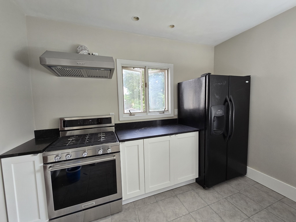 4 bed, 2 bath apartment for rent at 22 Newcastle Rd Unit 22, Brighton — photo 3 of 12