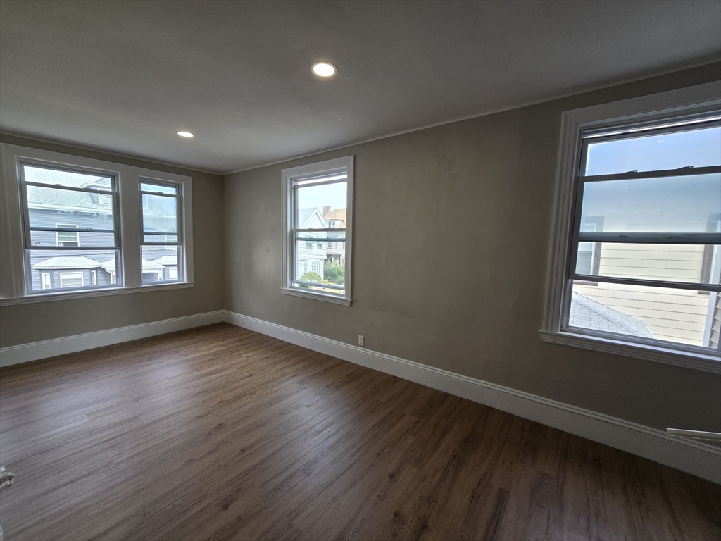 4 bed, 2 bath apartment for rent at 22 Newcastle Rd Unit 22, Brighton — photo 2 of 12