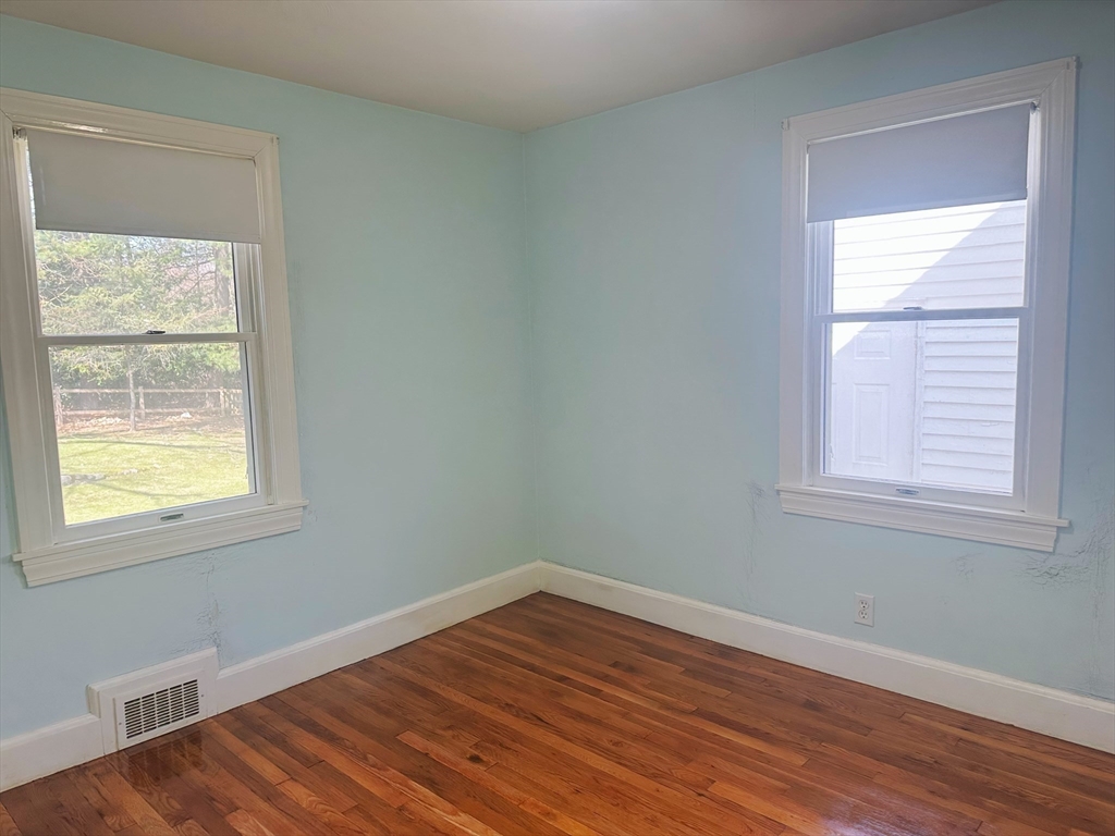 4 bed, 2 bath apartment for rent at 22 Oak St, Natick — photo 9 of 15