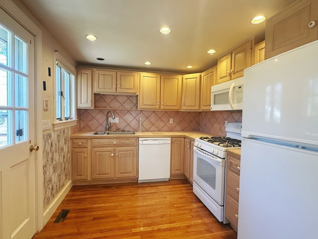 4 bed, 2 bath apartment for rent at 22 Oak St, Natick — photo 7 of 15