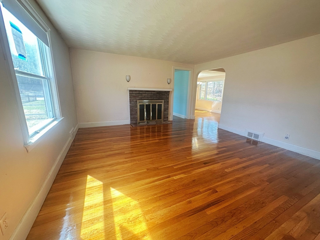 4 bed, 2 bath apartment for rent at 22 Oak St, Natick — photo 2 of 15