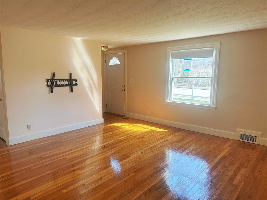 4 bed, 2 bath apartment for rent at 22 Oak St, Natick — photo 3 of 15