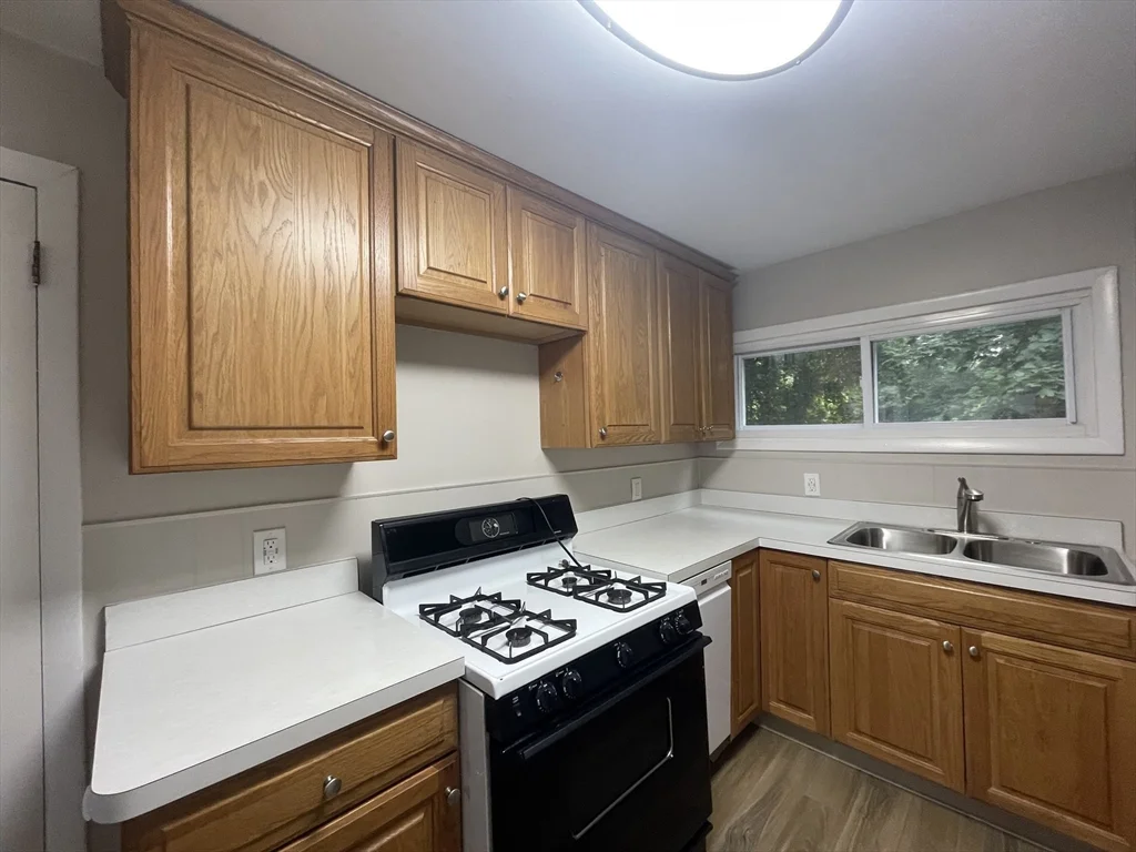 2 bed, 1 bath apartment for rent at 22 Oakland Rd Unit 22, Sharon — photo 5 of 16