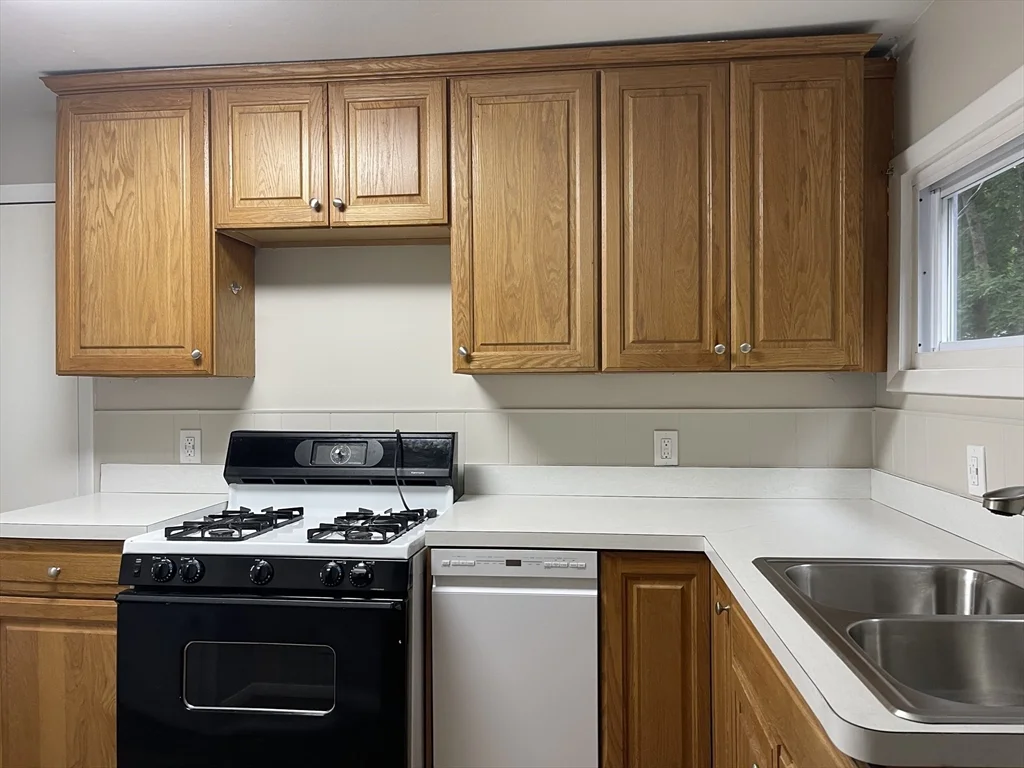 2 bed, 1 bath apartment for rent at 22 Oakland Rd Unit 22, Sharon — photo 4 of 16