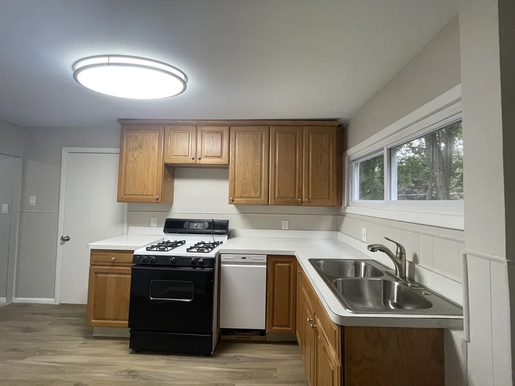 2 bed, 1 bath apartment for rent at 22 Oakland Rd Unit 22, Sharon — photo 6 of 16