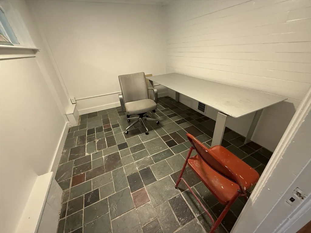 1 bed, 1.5 bath apartment for rent at 22 Oakland Rd Unit B, High Street Hill — photo 5 of 9