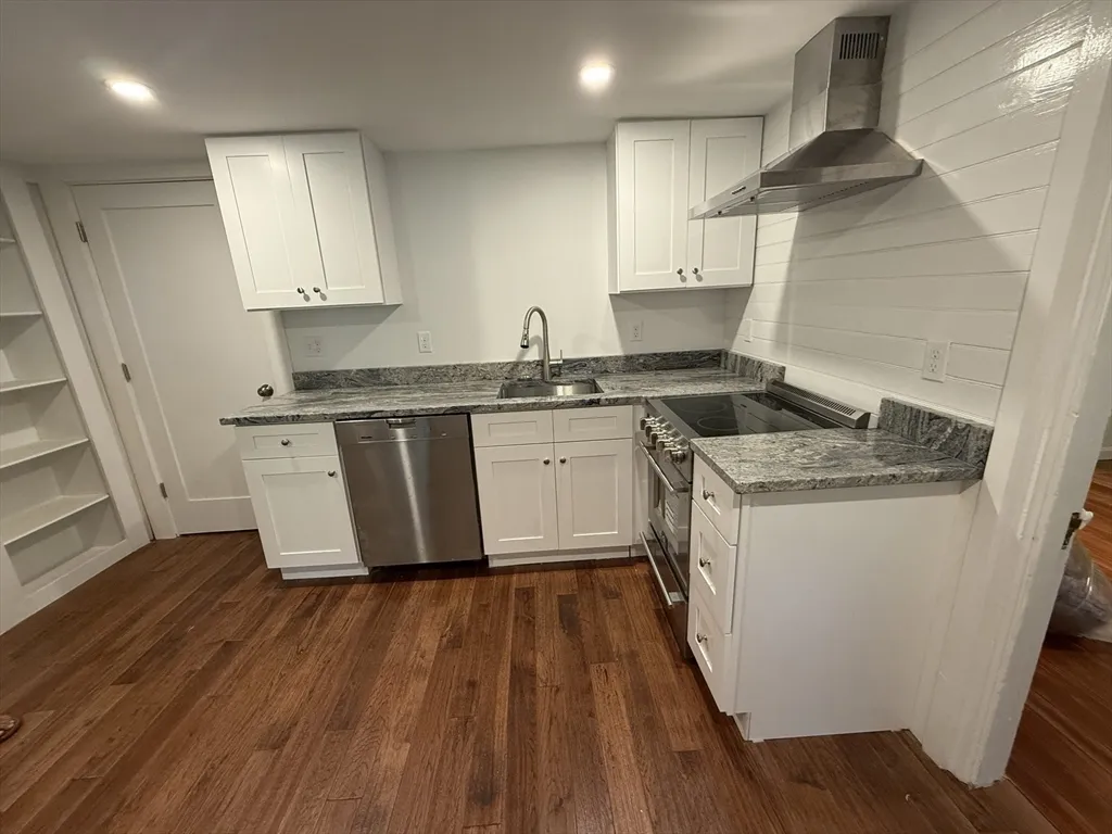 1 bed, 1.5 bath apartment for rent at 22 Oakland Rd Unit B, High Street Hill — photo 6 of 9