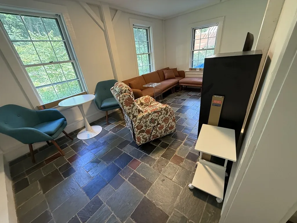 1 bed, 1.5 bath apartment for rent at 22 Oakland Rd Unit B, High Street Hill — photo 3 of 9