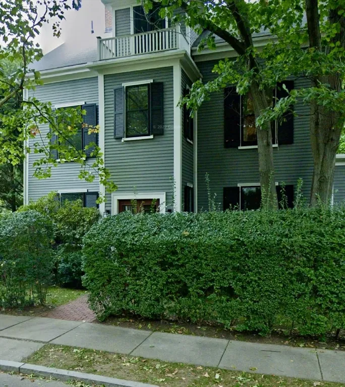 1 bed, 1.5 bath apartment for rent at 22 Oakland Rd Unit B, High Street Hill