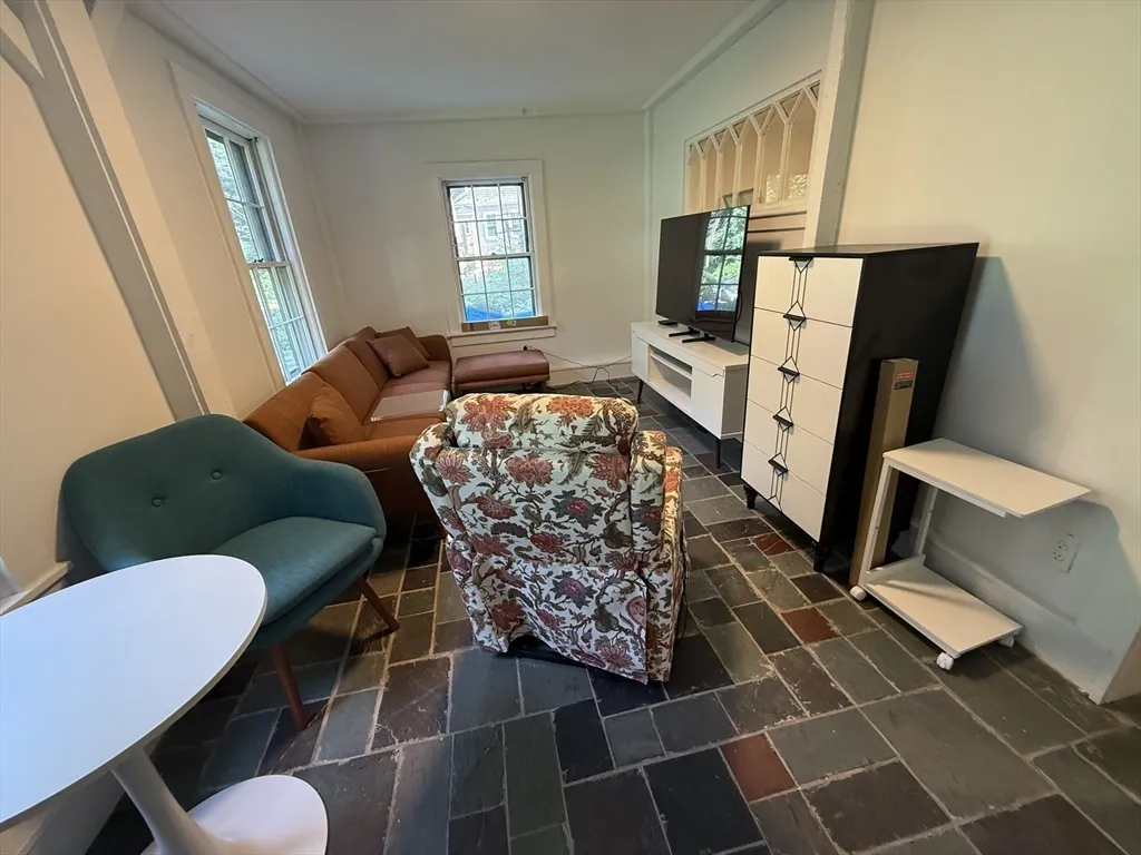 1 bed, 1.5 bath apartment for rent at 22 Oakland Rd Unit B, High Street Hill — photo 4 of 9