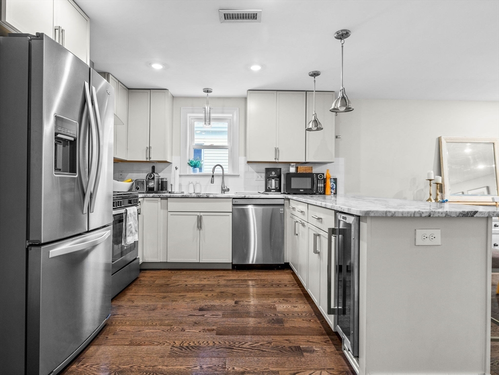 3 bed, 2 bath apartment for rent at 22 Otis St Unit 2, Somerville — photo 2 of 23
