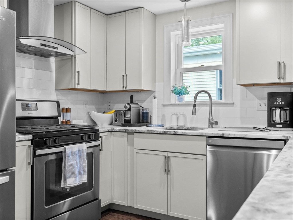 3 bed, 2 bath apartment for rent at 22 Otis St Unit 2, Somerville — photo 3 of 23