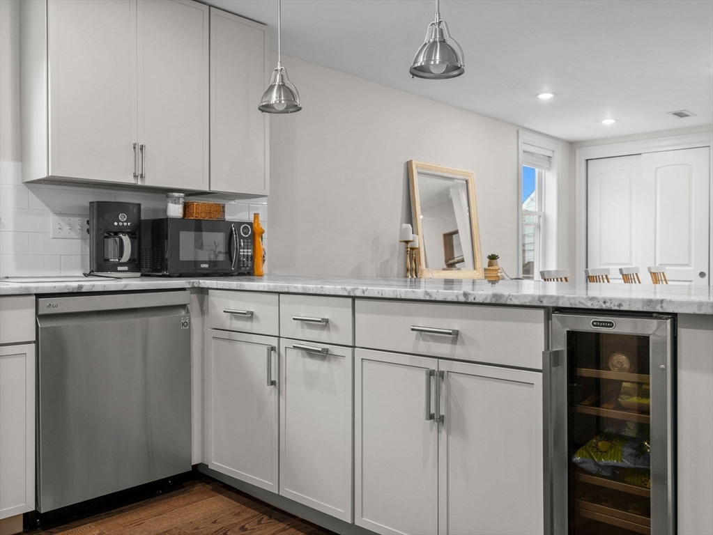 3 bed, 2 bath apartment for rent at 22 Otis St Unit 2, Somerville — photo 4 of 23