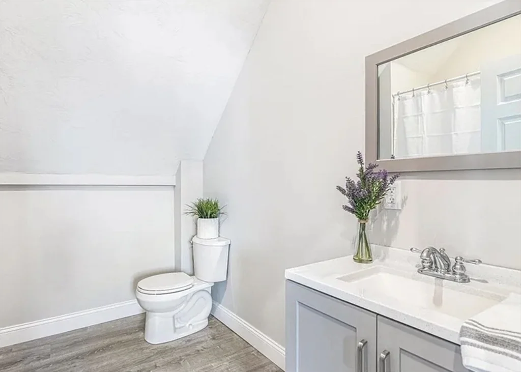 2 bed, 1 bath apartment for rent at 22 Pacific St Unit 2, Rockland — photo 6 of 7