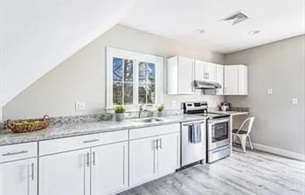 2 bed, 1 bath apartment for rent at 22 Pacific St Unit 2, Rockland — photo 3 of 7