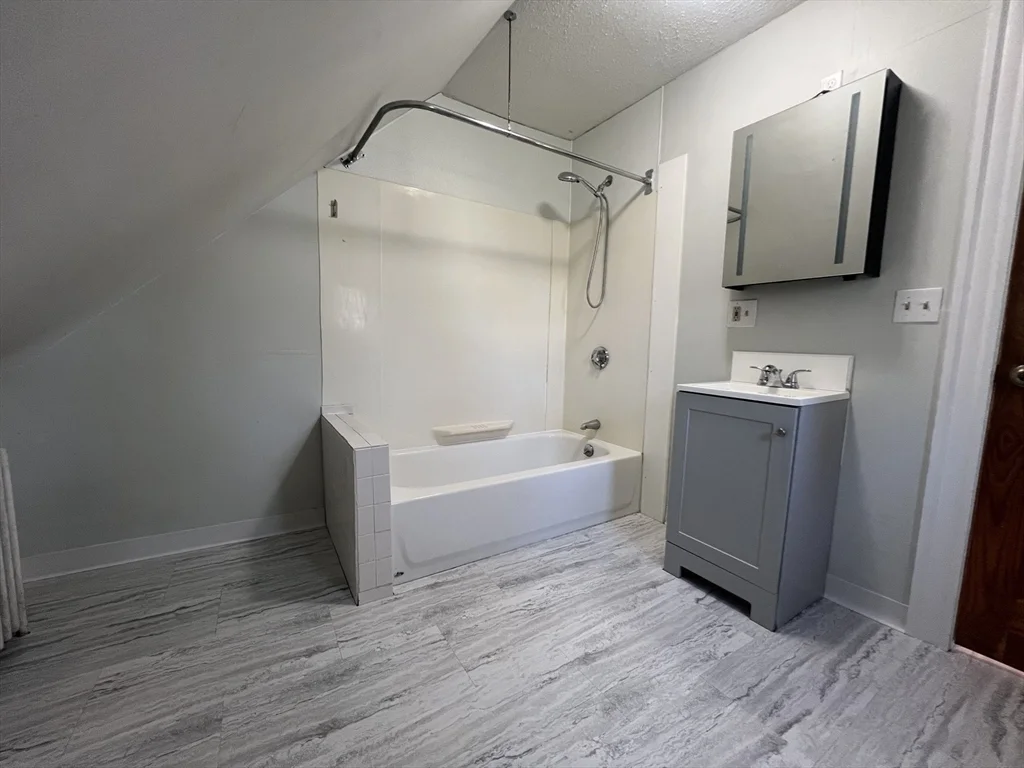 2 bed, 1 bath apartment for rent at 22 Park Rd Unit 3, Belmont — photo 8 of 19