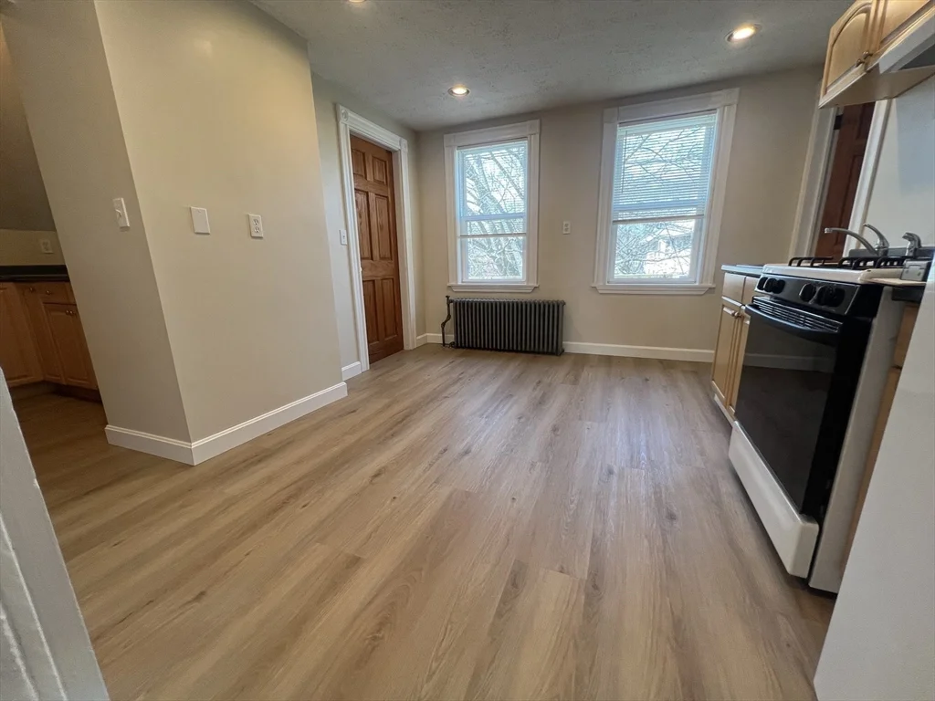2 bed, 1 bath apartment for rent at 22 Park Rd Unit 3, Belmont — photo 4 of 19