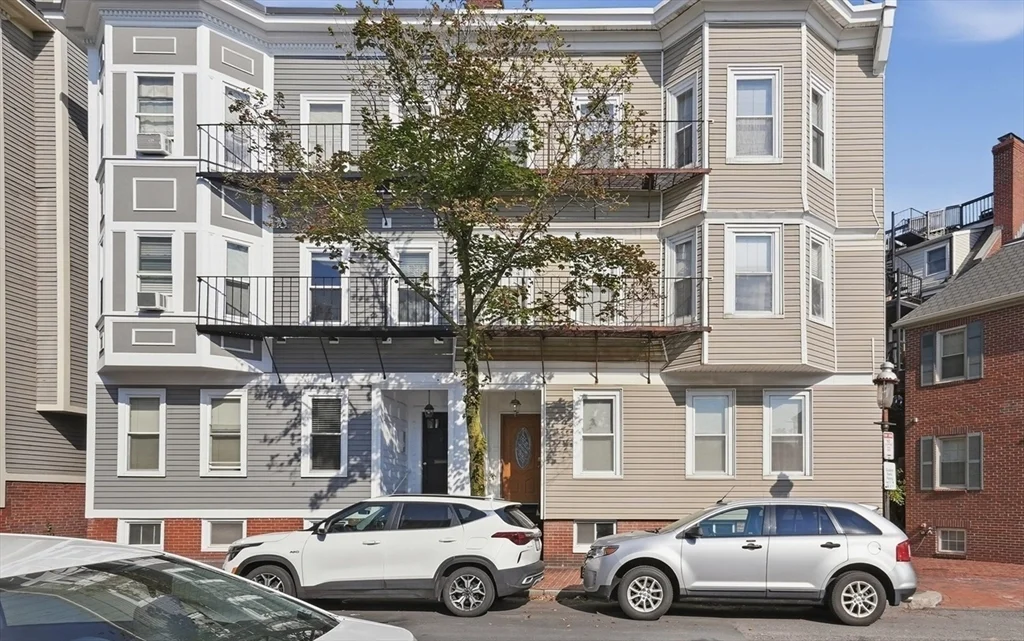 1 bed, 1 bath apartment for rent at 22 Park St Unit 3, Charlestown
