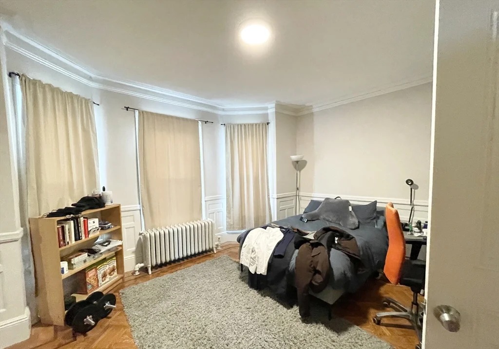 5 bed, 2 bath apartment for rent at 22 Parker Hill Ave Unit 1, Mission Hill — photo 7 of 12